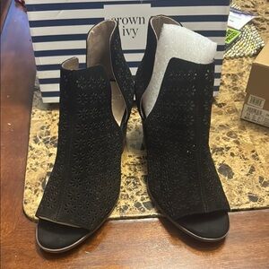 Crown & Ivy Black Floral Cutout Heeled Boots